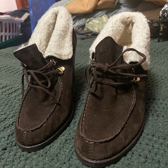 Michael Kors Fur-lined Wedged Heeled Boots - Picture 5 of 11